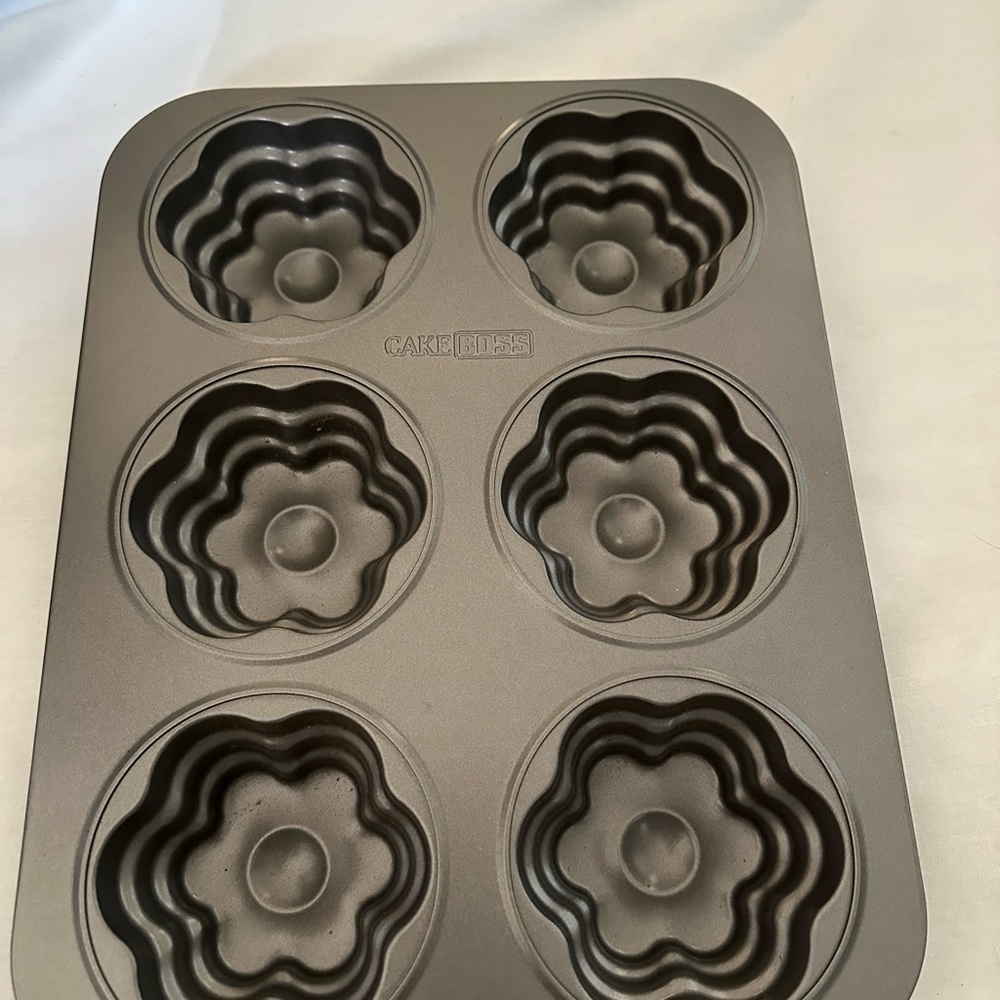 Cake Boss Flower Girl Cakelette Pan 6 Mini Bundt Cakes New